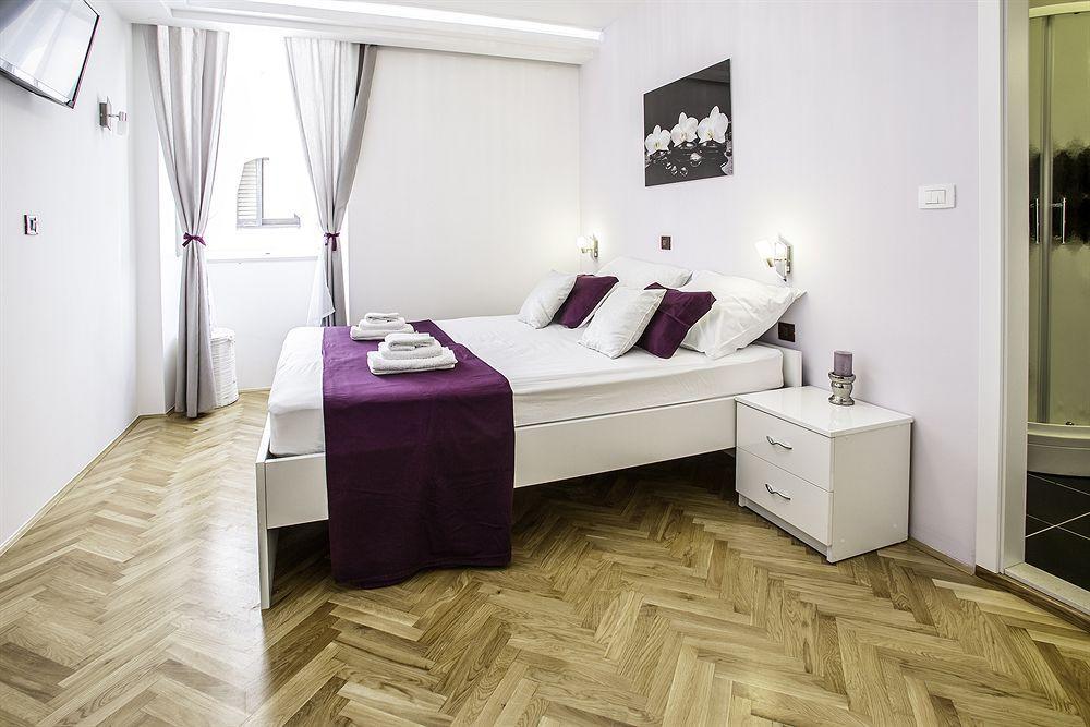 Split Apartments Peric Exterior photo