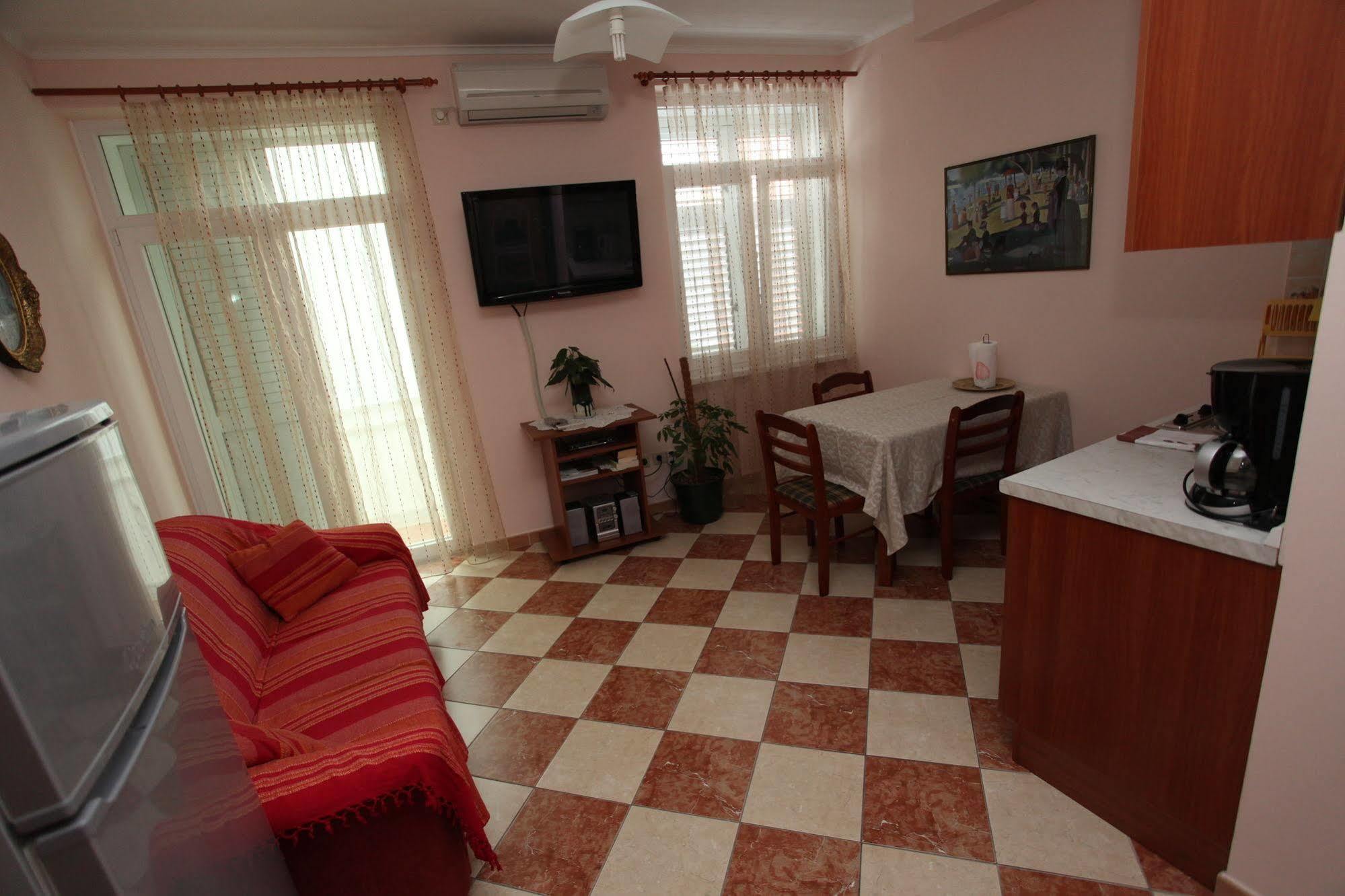 Split Apartments Peric Exterior photo